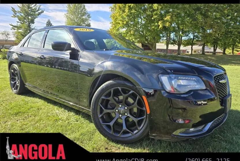 2019 Chrysler 300 S photo 1