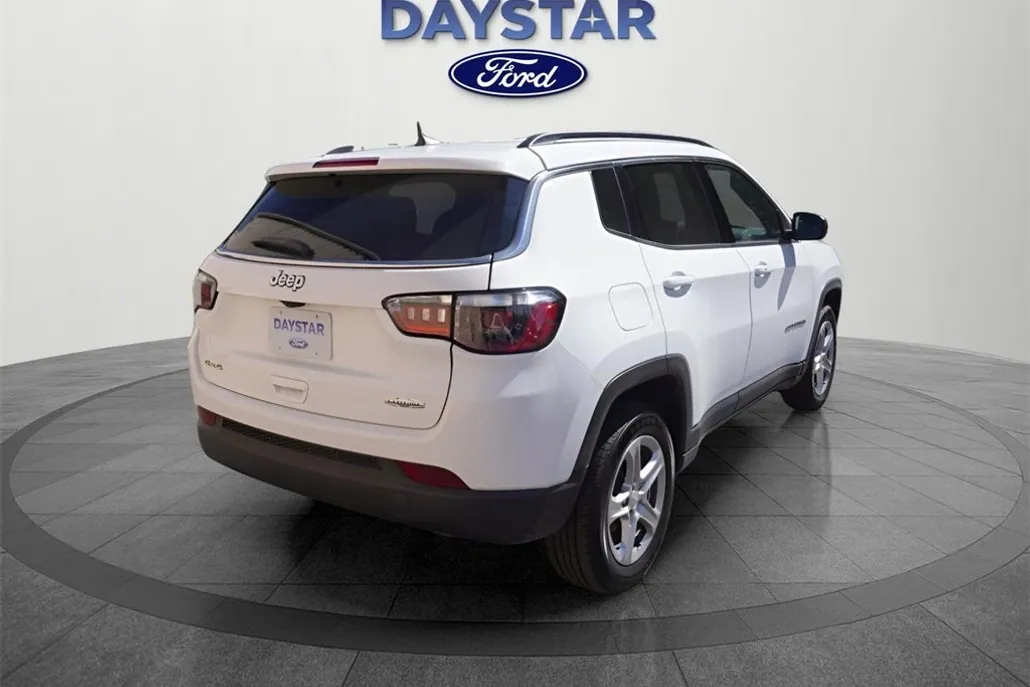 2024 Jeep Compass Latitude photo 1