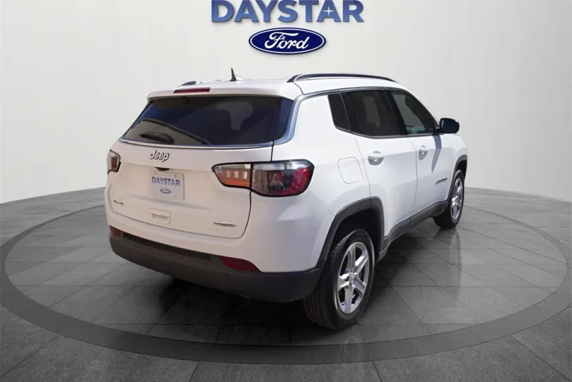 2024 Jeep Compass Latitude photo 1