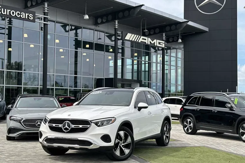 2024 Mercedes Benz GLC 300 photo 1