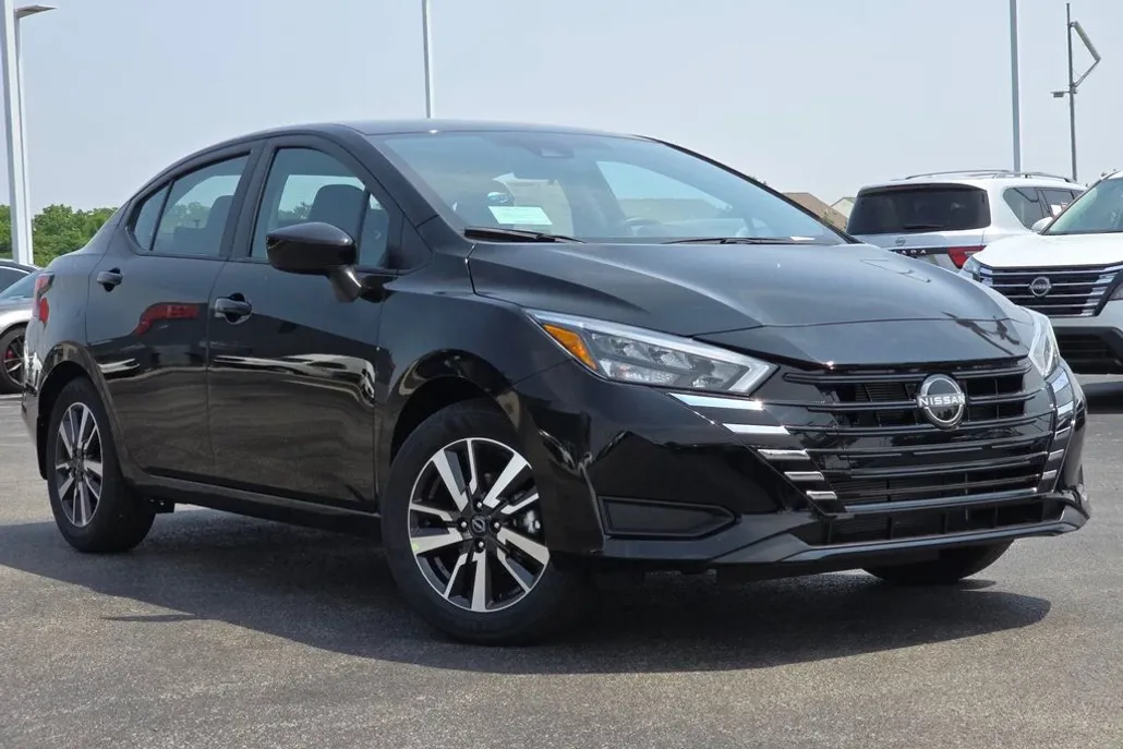 2025 Nissan Versa 1.6 SV photo 1