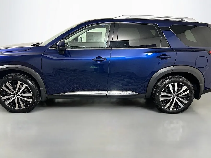 2025 Nissan Pathfinder Platinum photo 1