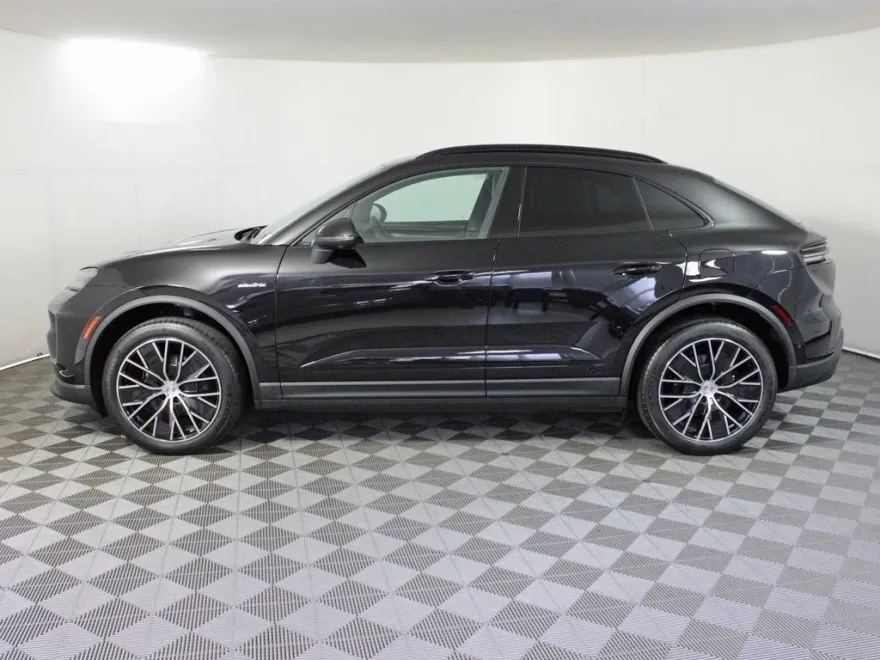 2025 Porsche Macan 4 Electric photo 1
