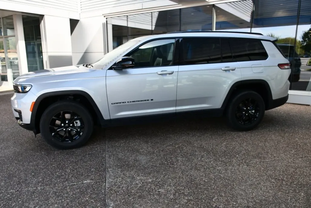 2024 Jeep Grand Cherokee Altitude photo 1