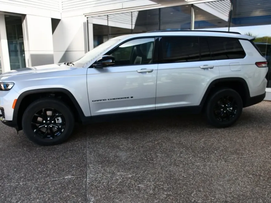 2024 Jeep Grand Cherokee Altitude photo 1