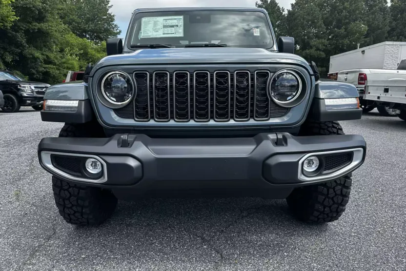 2025 Jeep Gladiator Sport photo 1