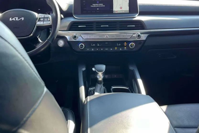 2022 Kia Telluride LX photo 1