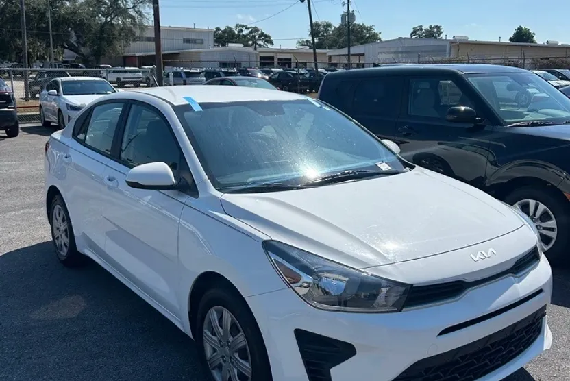 2022 Kia Rio LX photo 1