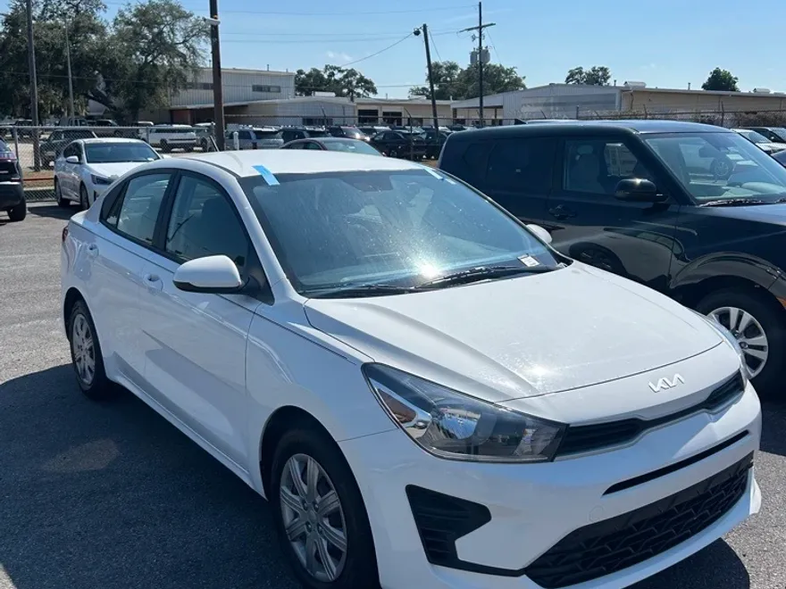 2022 Kia Rio LX photo 1