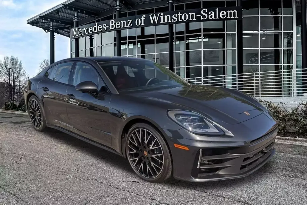 2025 Porsche Panamera 4 photo 1