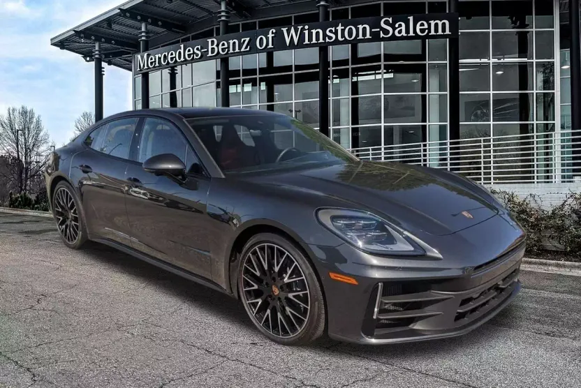2025 Porsche Panamera 4 photo 1