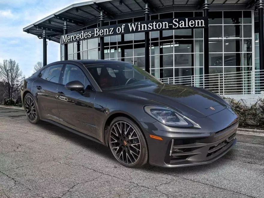 2025 Porsche Panamera 4 photo 1