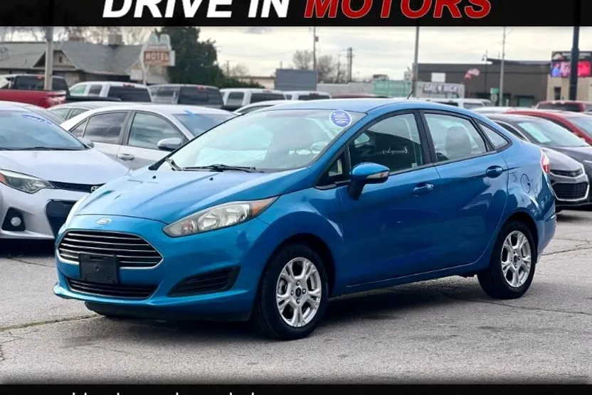 2016 Ford Fiesta SE photo 1