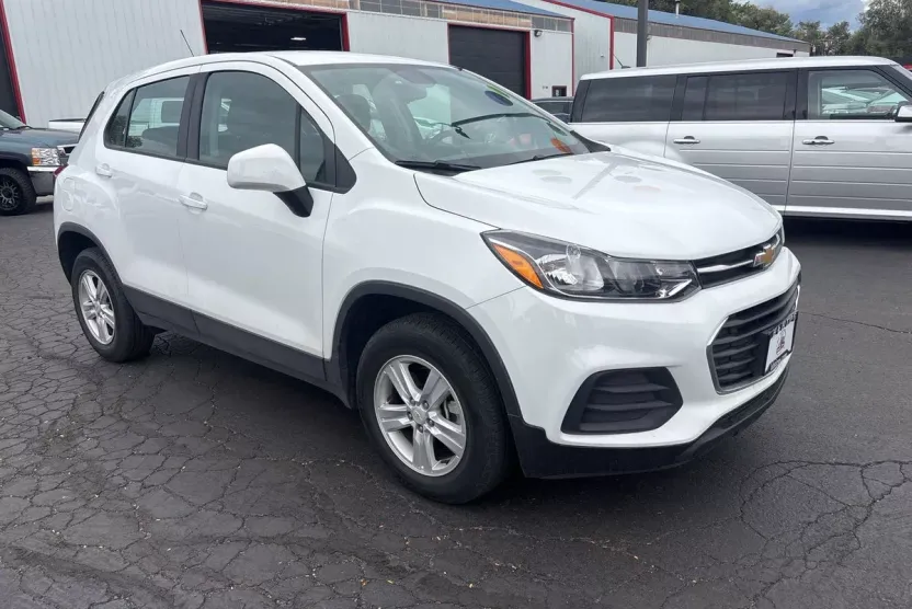 2017 Chevrolet Trax LS photo 1