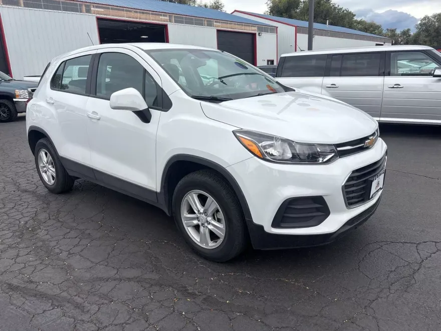 2017 Chevrolet Trax LS photo 1