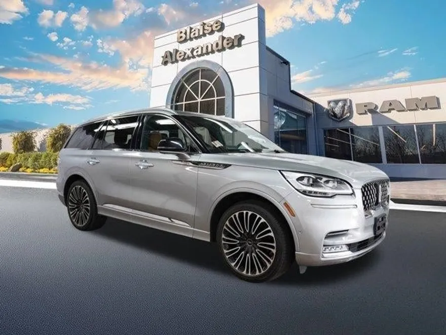 2023 Lincoln Aviator Black Label photo 1