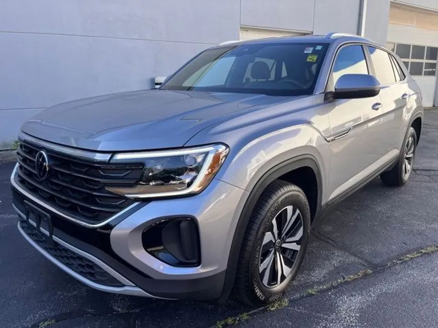 2024 Volkswagen Atlas Cross Sport SE photo 1