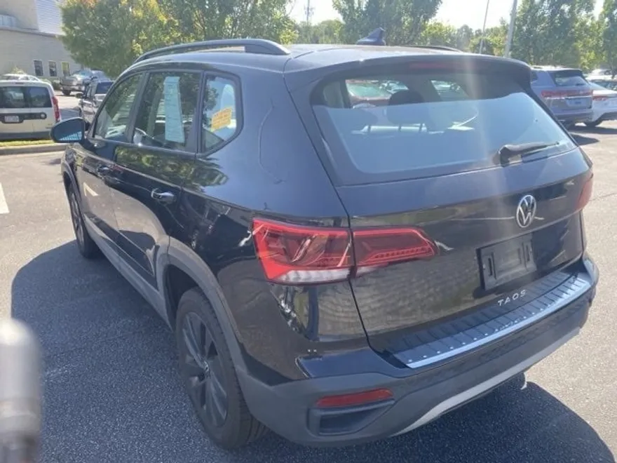 2022 Volkswagen Taos S photo 1
