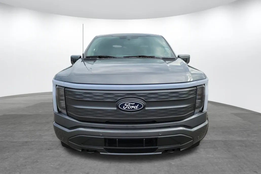2025 Ford F-150 Lightning Lariat photo 1