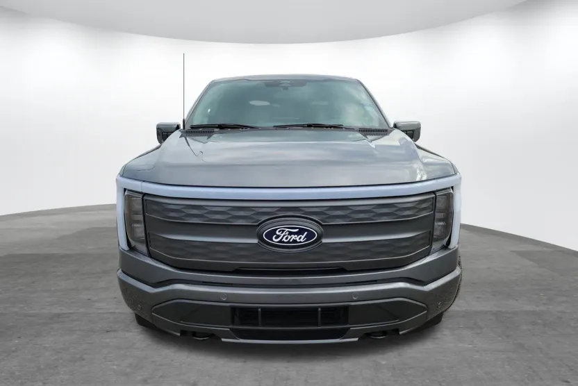 2025 Ford F-150 Lightning Lariat photo 1