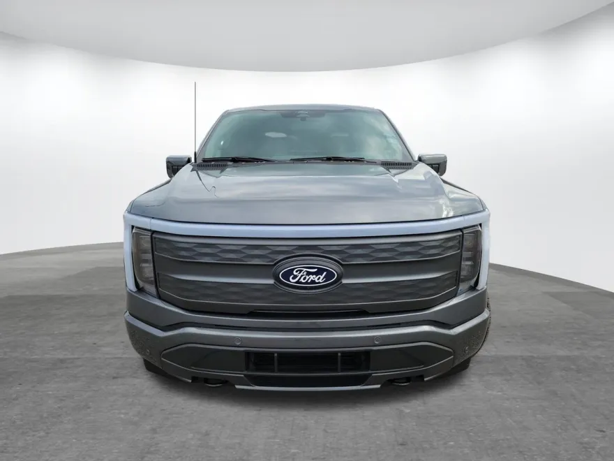 2025 Ford F-150 Lightning Lariat photo 1