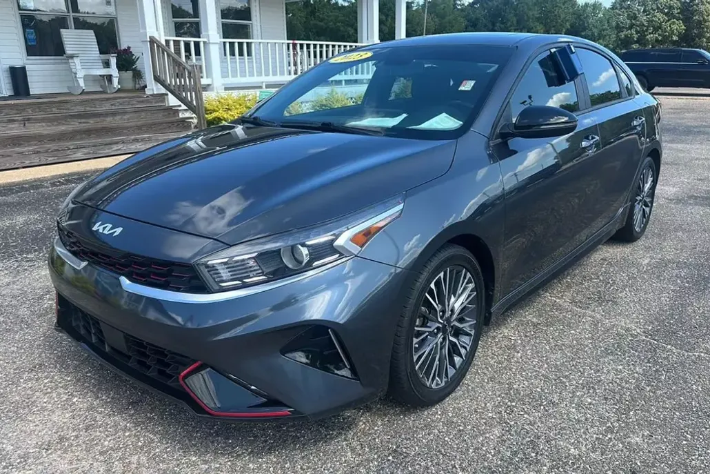 2023 Kia Forte GT-Line photo 1