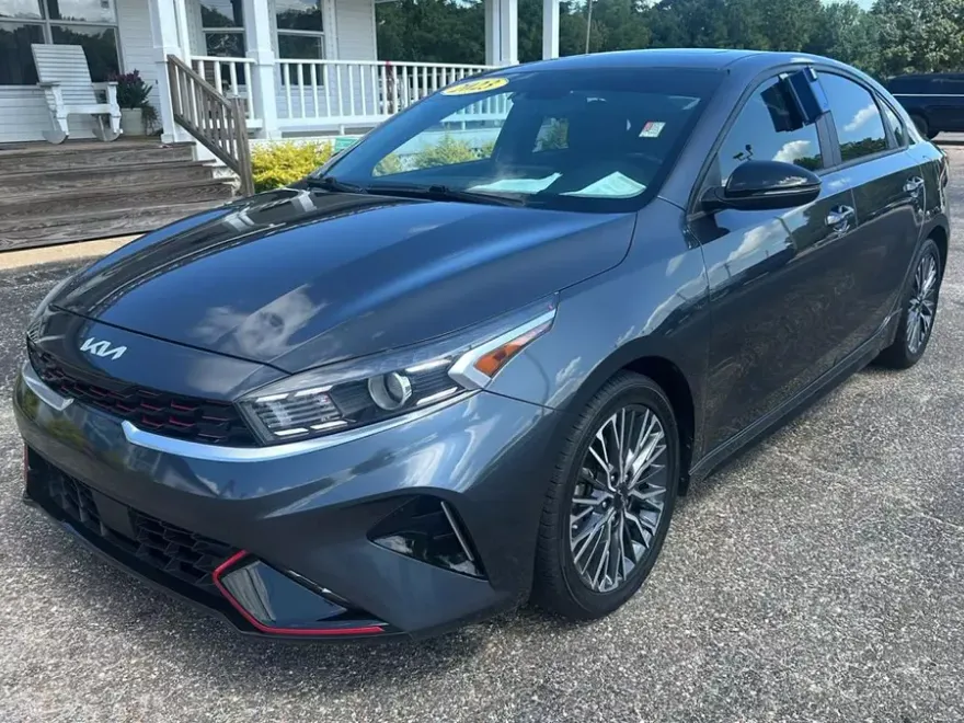 2023 Kia Forte GT-Line photo 1