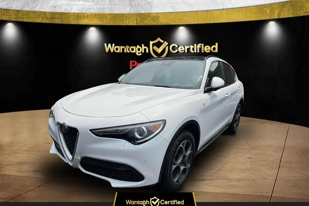 2022 Alfa Romeo Stelvio Ti photo 1