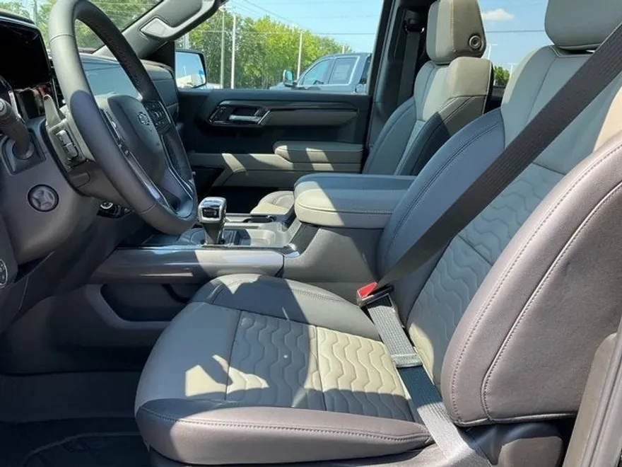 2025 Chevrolet Silverado 1500 ZR2 photo 1