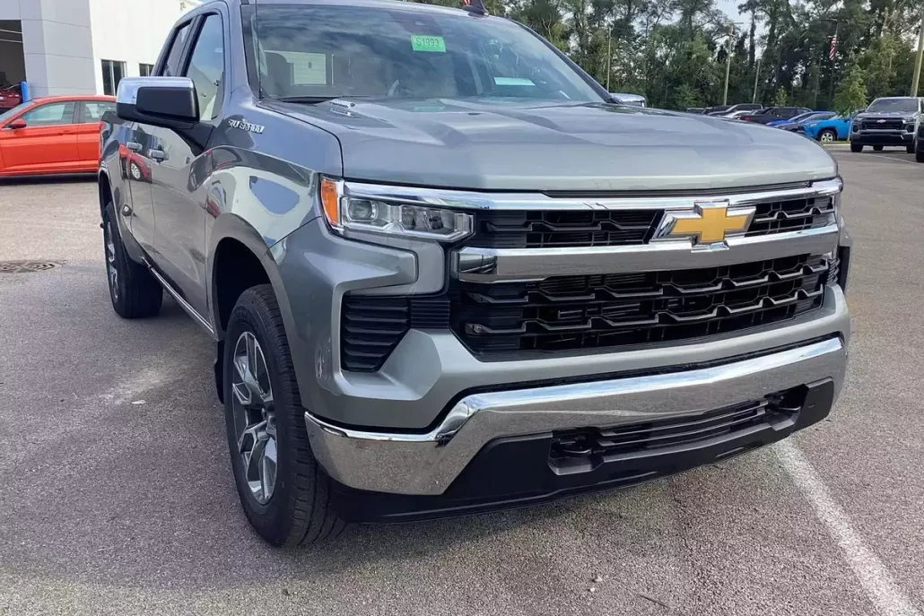 2026 Chevrolet Silverado 1500 LT photo 1