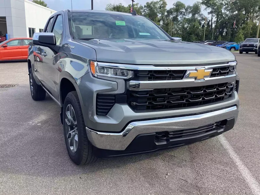 2026 Chevrolet Silverado 1500 LT photo 1