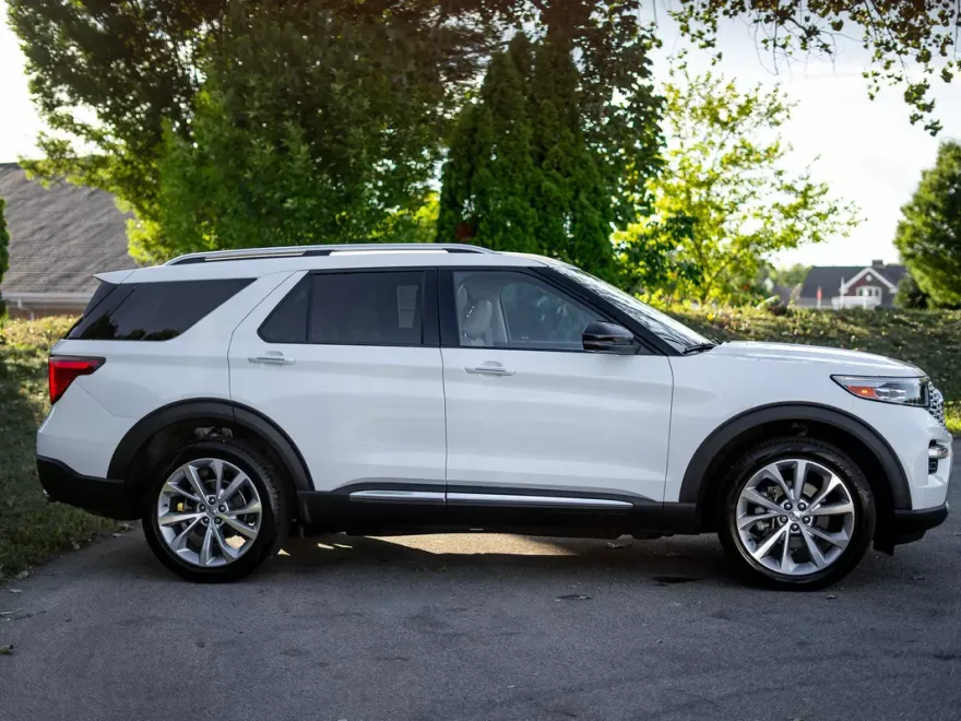 2022 Ford Explorer Platinum photo 1