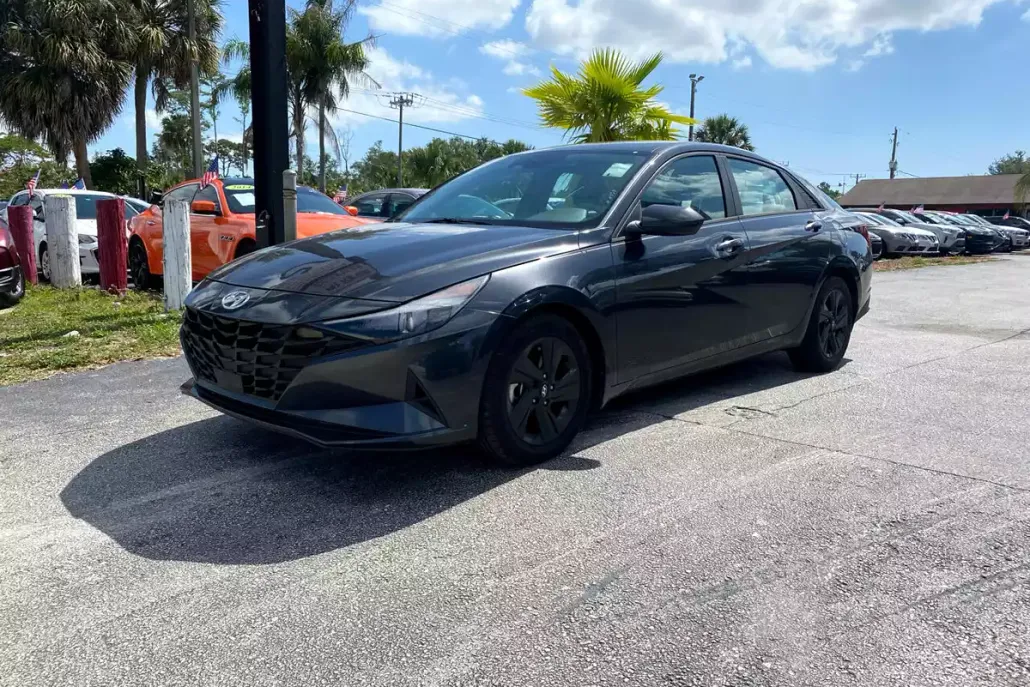 2021 Hyundai Elantra SEL photo 1