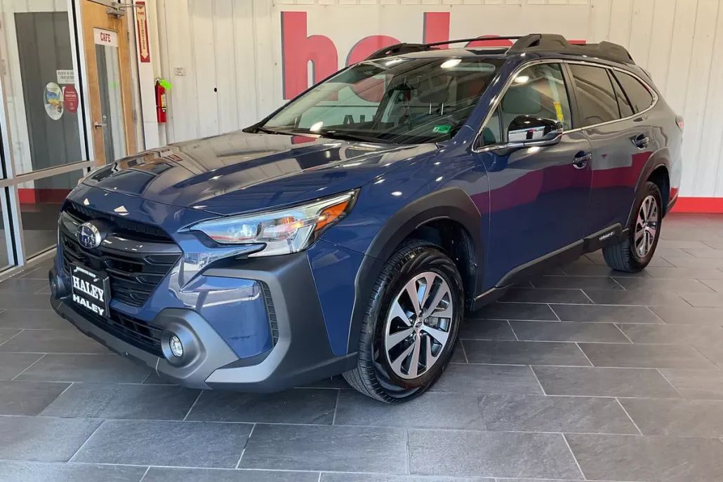 2025 Subaru Outback Premium photo 1