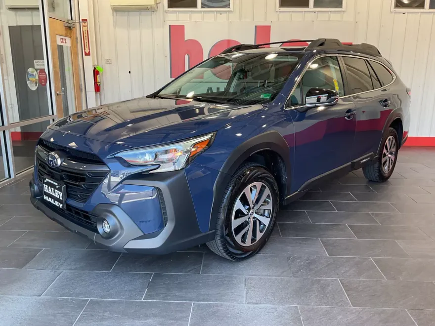 2025 Subaru Outback Premium photo 1