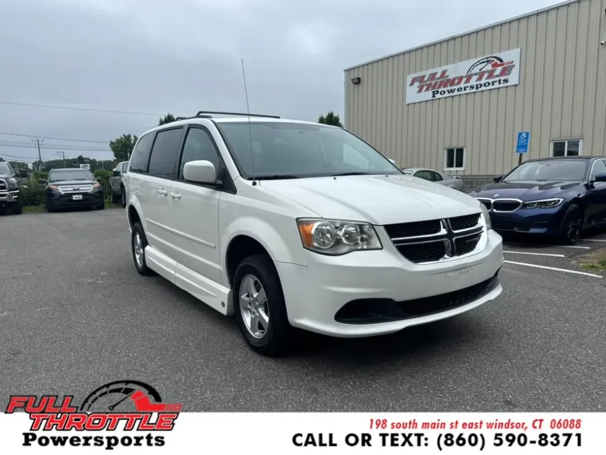 2012 Dodge Grand Caravan SXT photo 1