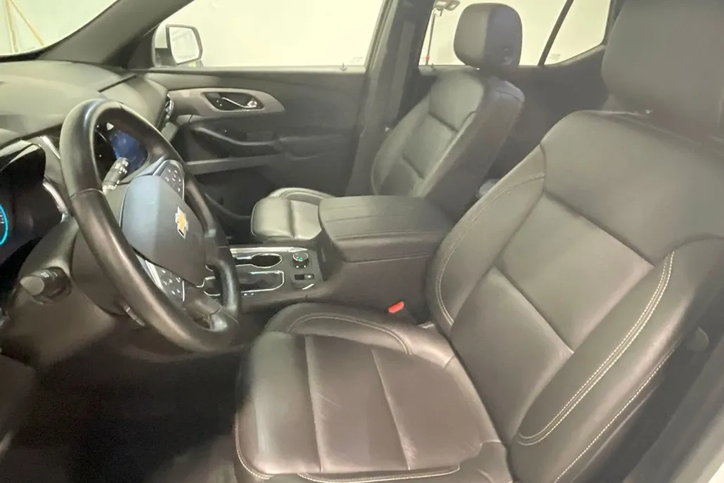 2023 Chevrolet Traverse Leather photo 1