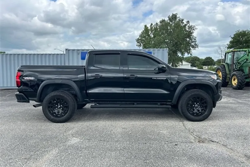 2024 Chevrolet Colorado Trail Boss photo 1