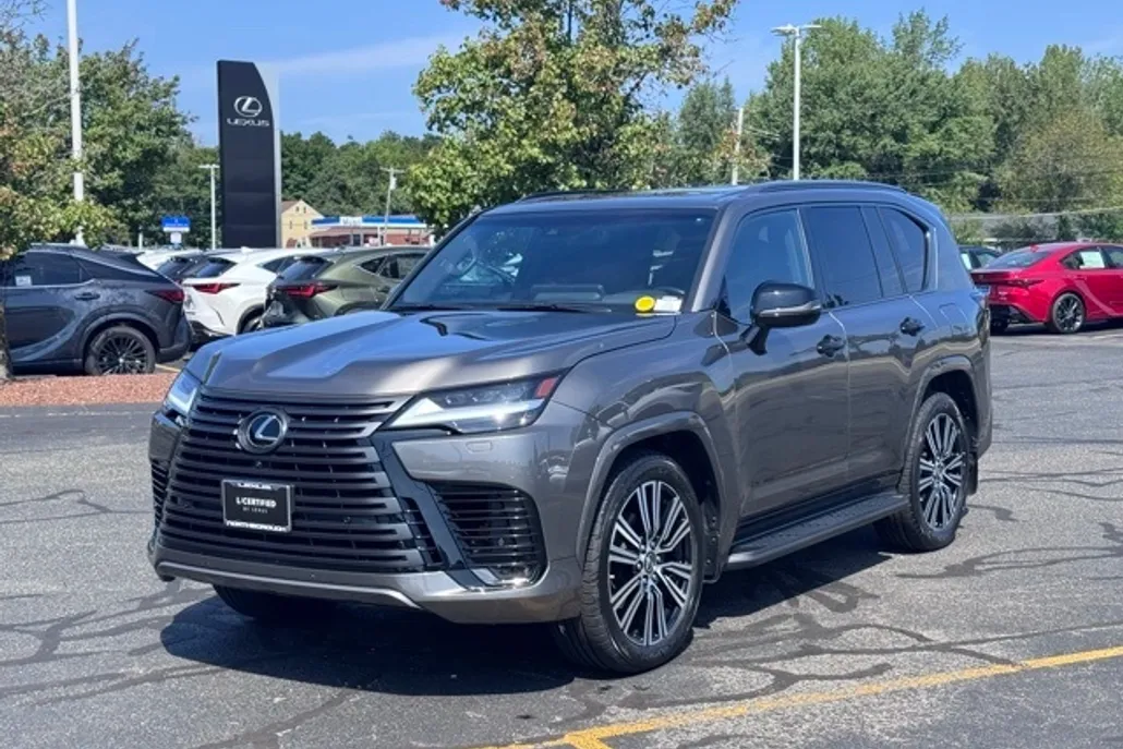 2023 Lexus LX 600 Luxury photo 1