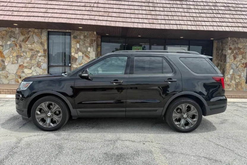 2018 Ford Explorer Sport photo 1