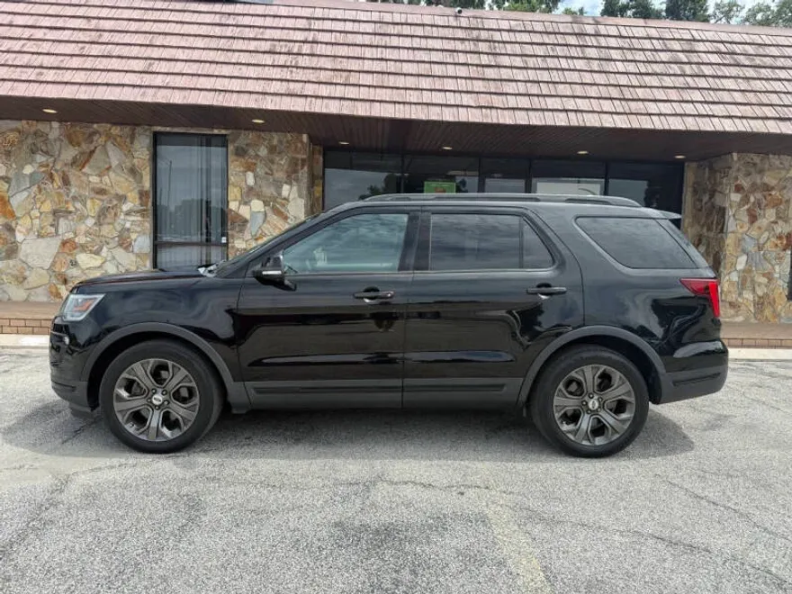 2018 Ford Explorer Sport photo 1