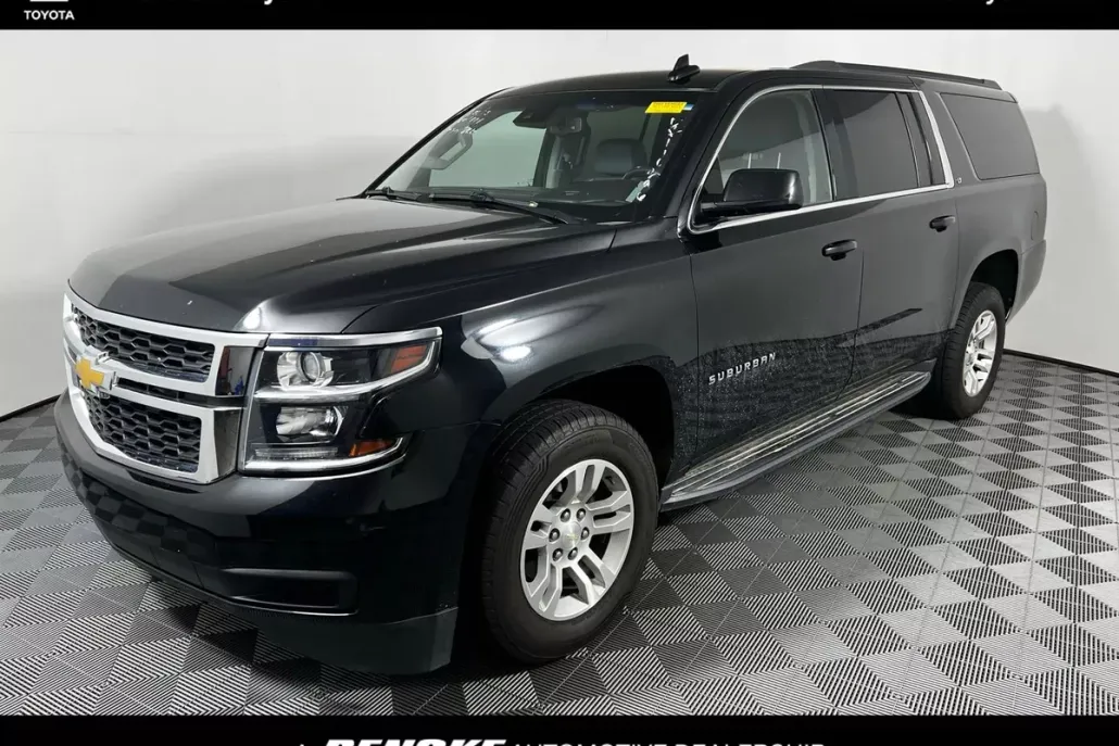 2020 Chevrolet Suburban LT photo 1