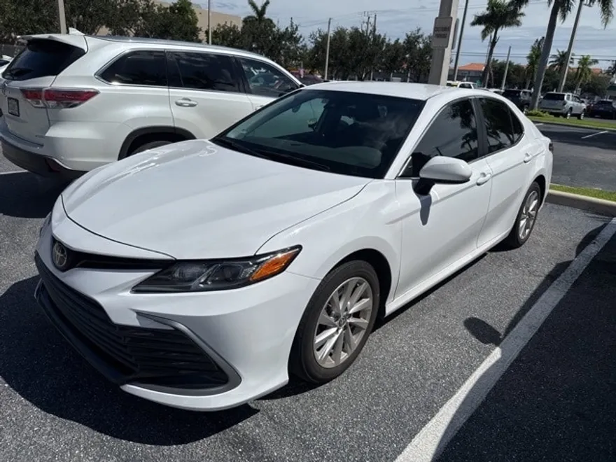2024 Toyota Camry LE photo 1