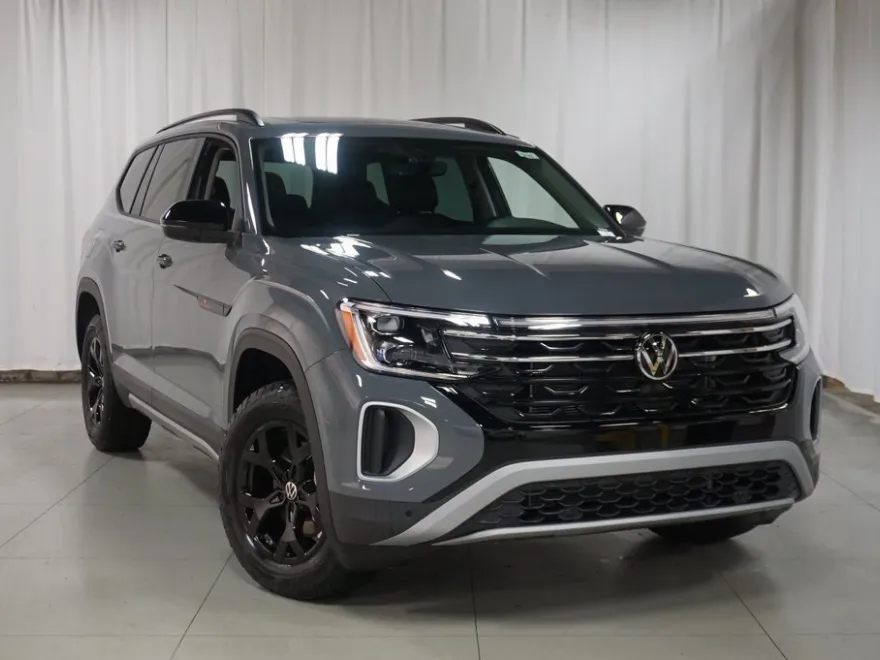 2025 Volkswagen Atlas Peak Edition SE photo 1