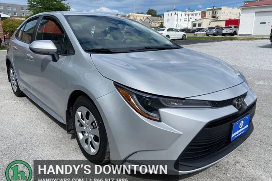 2023 Toyota Corolla LE photo 1
