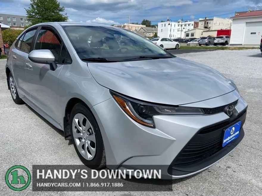 2023 Toyota Corolla LE photo 1