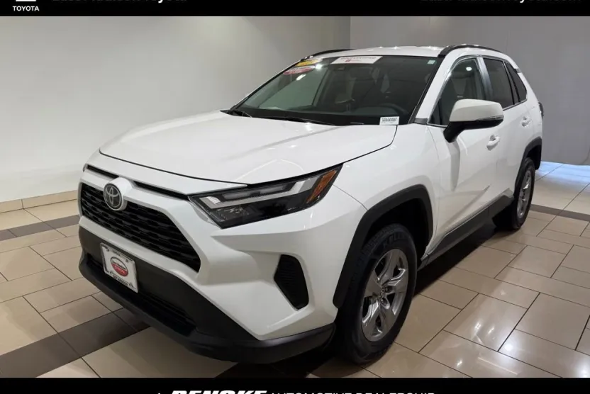 2023 Toyota RAV4 XLE photo 1