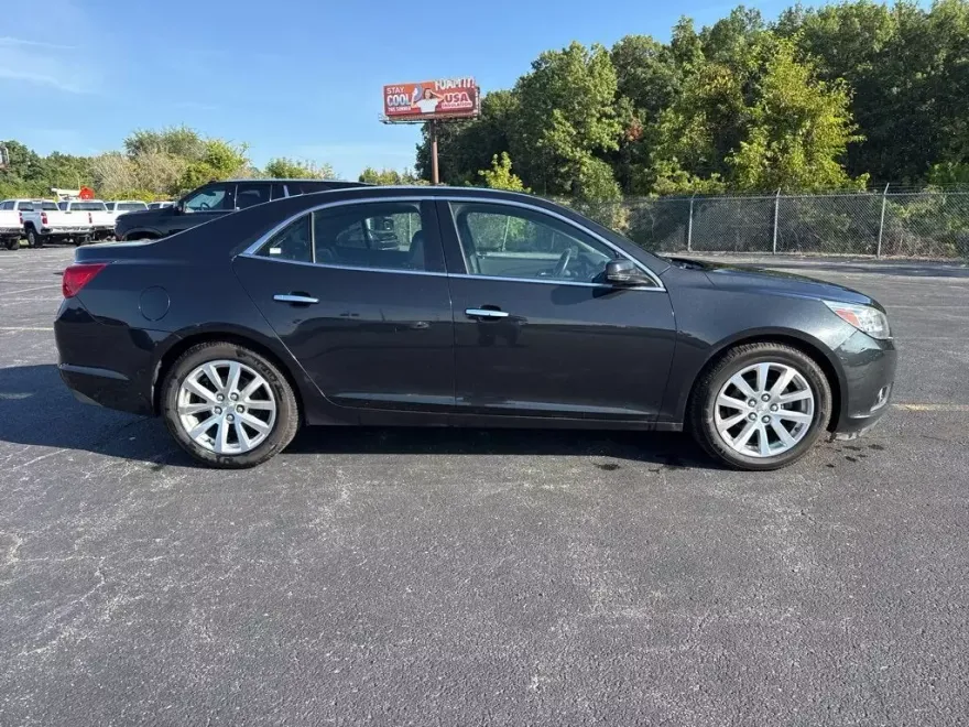 2015 Chevrolet Malibu LTZ photo 1