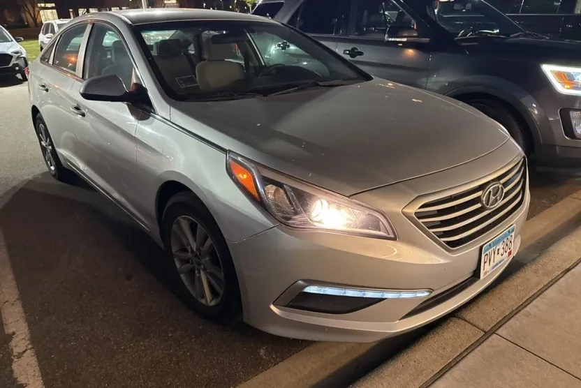 2015 Hyundai Sonata SE photo 1