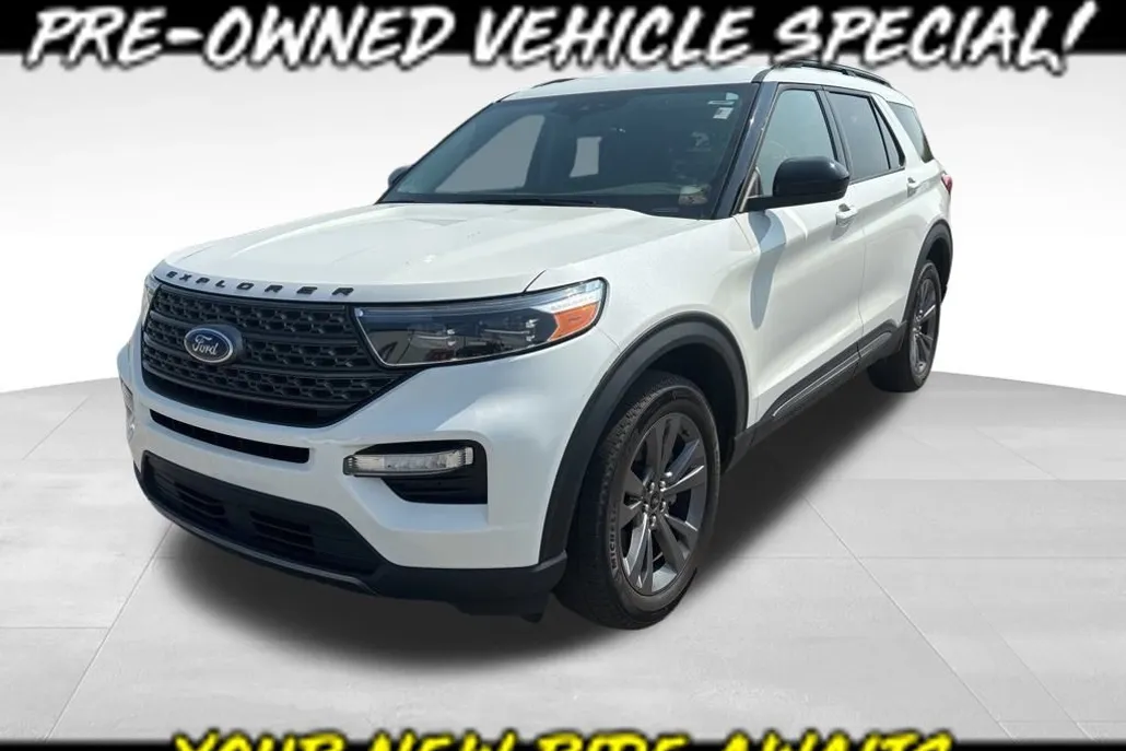 2022 Ford Explorer XLT photo 1